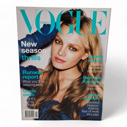 Vogue Australia Magazine - August 2005 - Anna Jagodzinska Cover